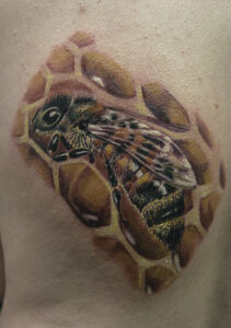 Abeja panal tattoo color