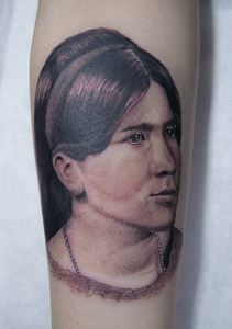 Rostro fem tattoo